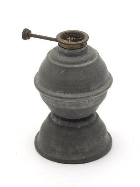 Pied (élément), lampe à essence_0