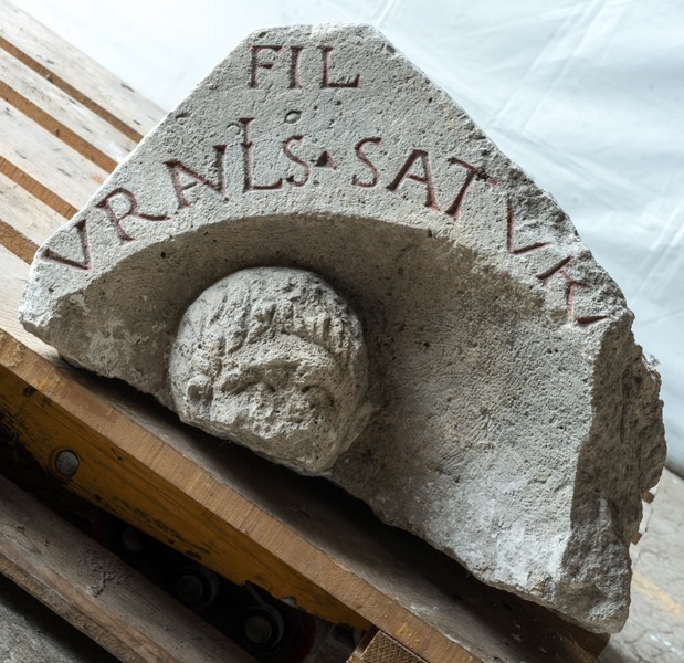 Stèle de Saturnalis_0