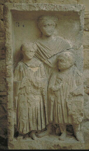 Stèle aux écoliers ; Stèle d'une mère et de ses enfants_0