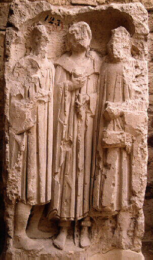 Stèle de trois personnages_0