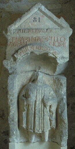 Cippe d'un enfant de deux ans_0