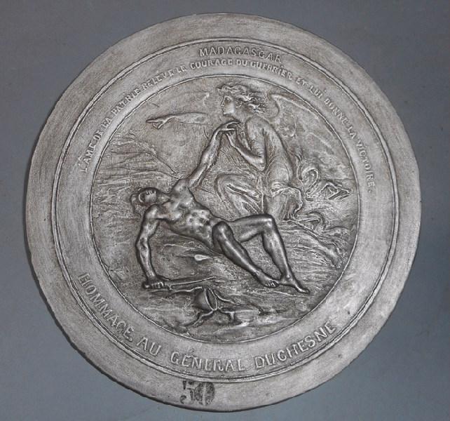 Plateau conçu en hommage du Général Duchesne, Louis Kley, 1853-1911