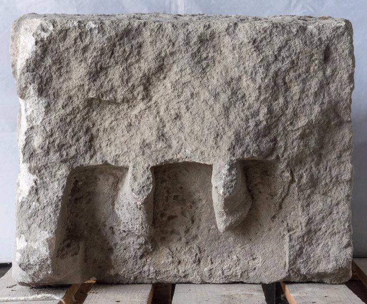 stèle (fragment)