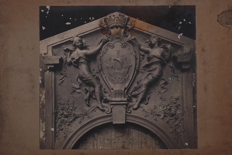 Génies soutenant les armes de la ville de Paris, Emile Edmond Peynot, 20e siècle