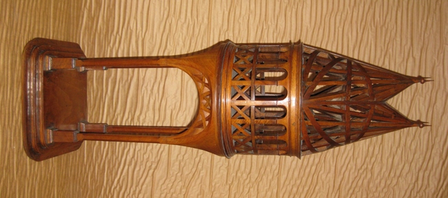 Petit campanile de bois ajouré_0