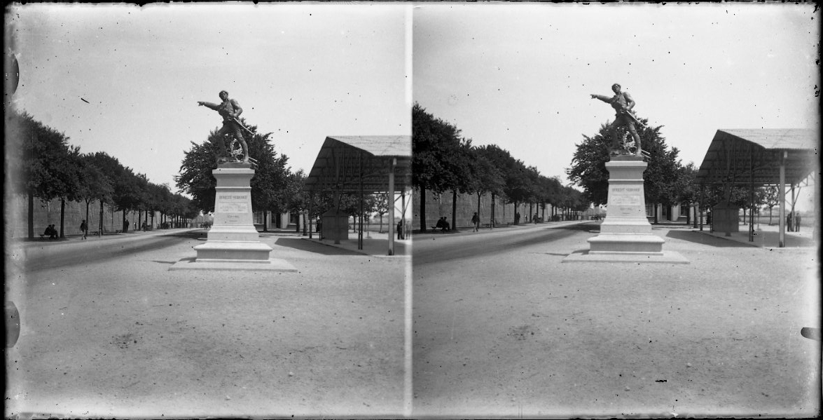 Statue de Robert Surcouf_0