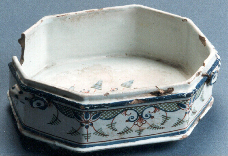 Cuvette à laver (quadrangulaire, à anses, tripode)_0