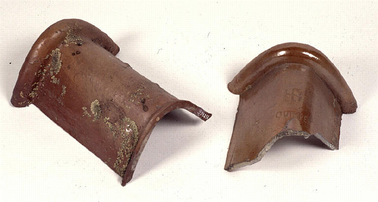 Tuile faîtière_0