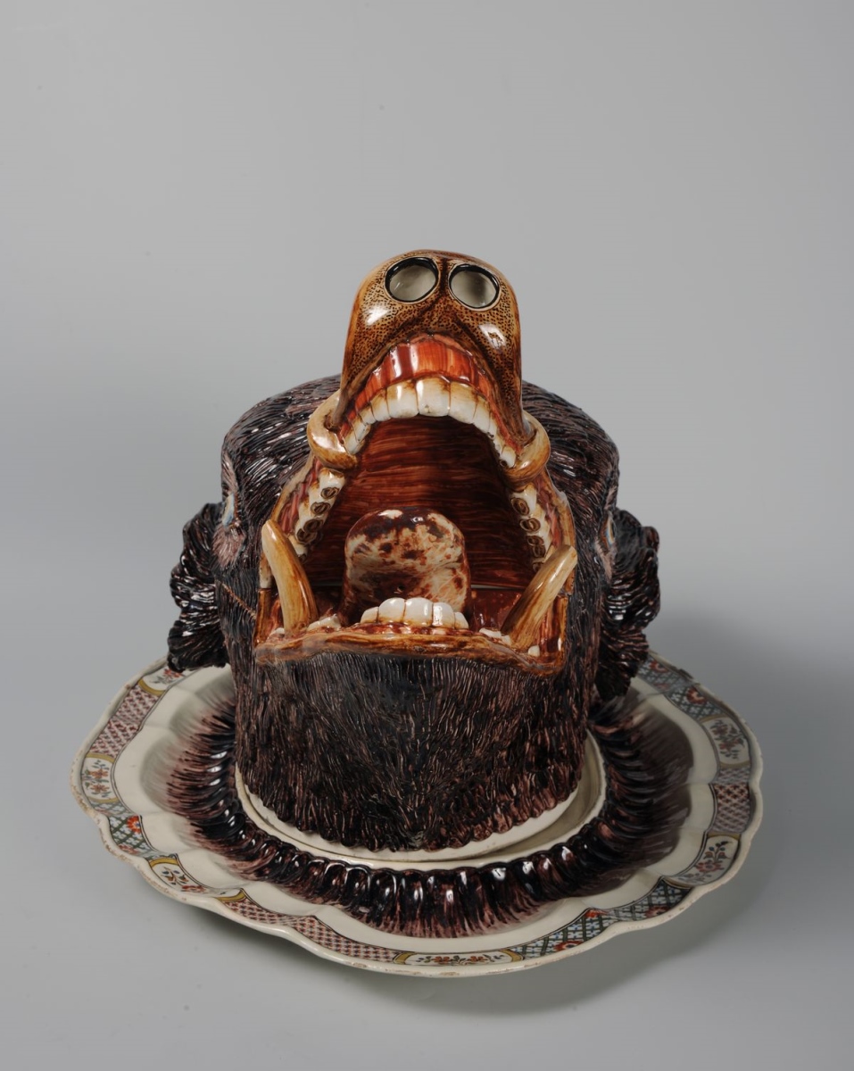 Hure de sanglier ; Terrine et son présentoir_1
