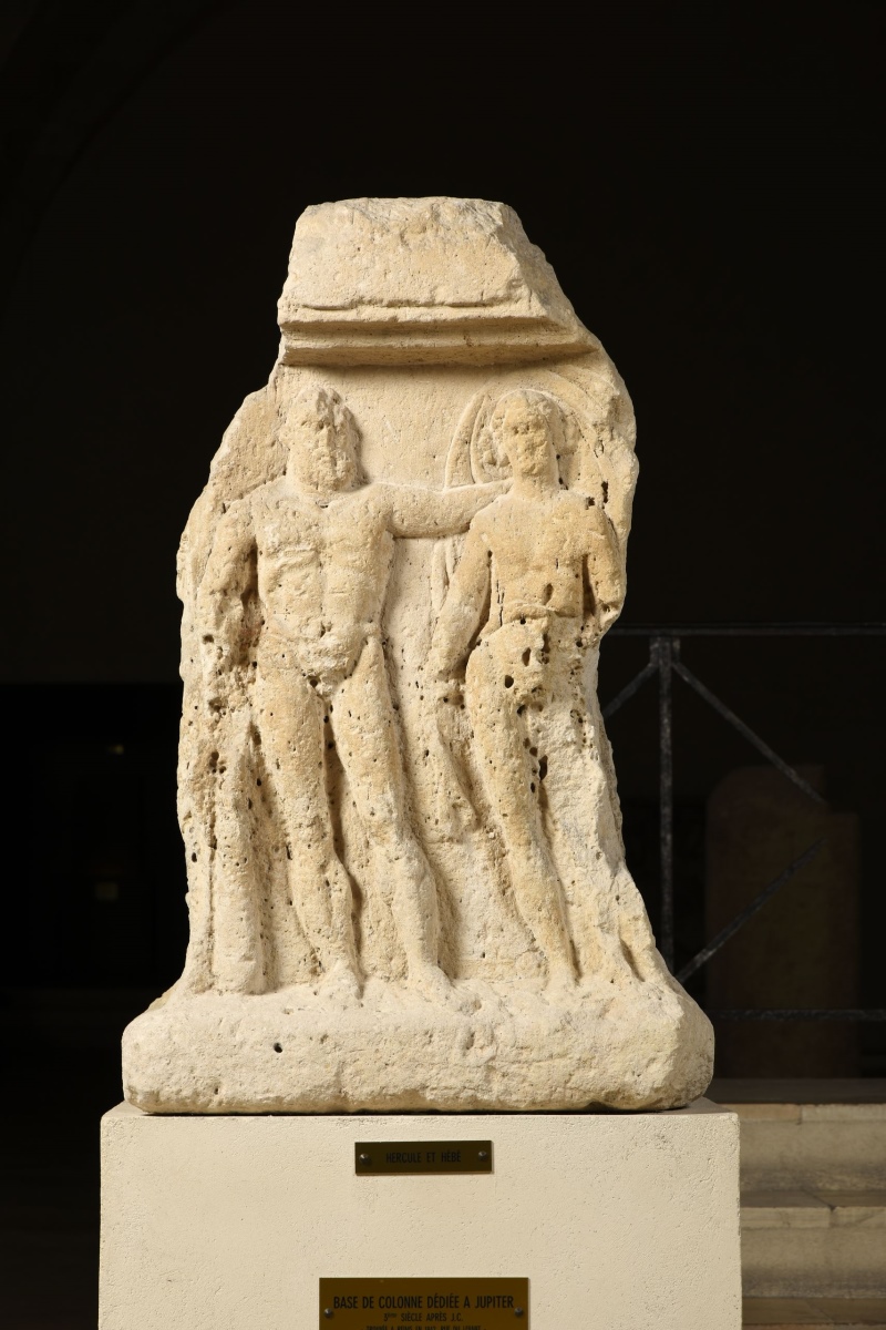 Stèle à six personnages (titre inscrit à l'inventaire)_0
