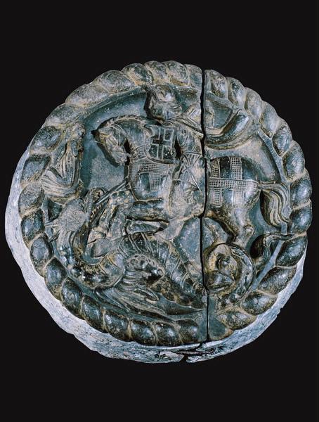 Clef de voûte orné d'un St Georges terrassant le démon, 16e siècle