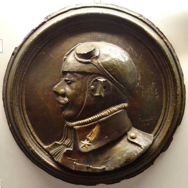 Médaillon souvenir avec portrait d'Adolphe Pégoud, Jean-Claude Fressinet, 1916