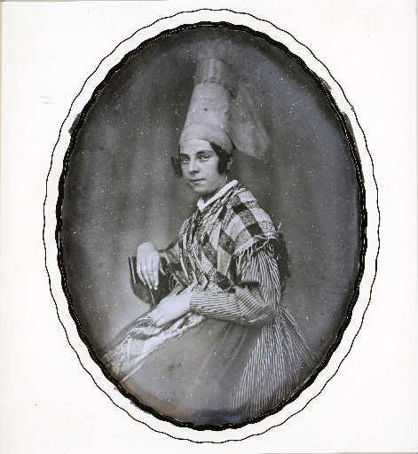 Femme assise portant la coiffe — Baron Louis-Adolphe Humbert de Molard