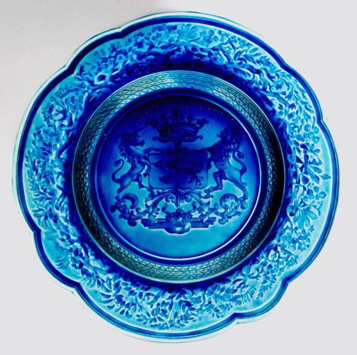 Assiette à décor d'armoiries_0