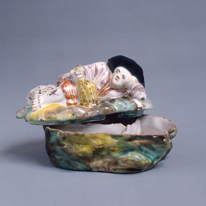 Boîte à épices en forme de personnage allongé_0