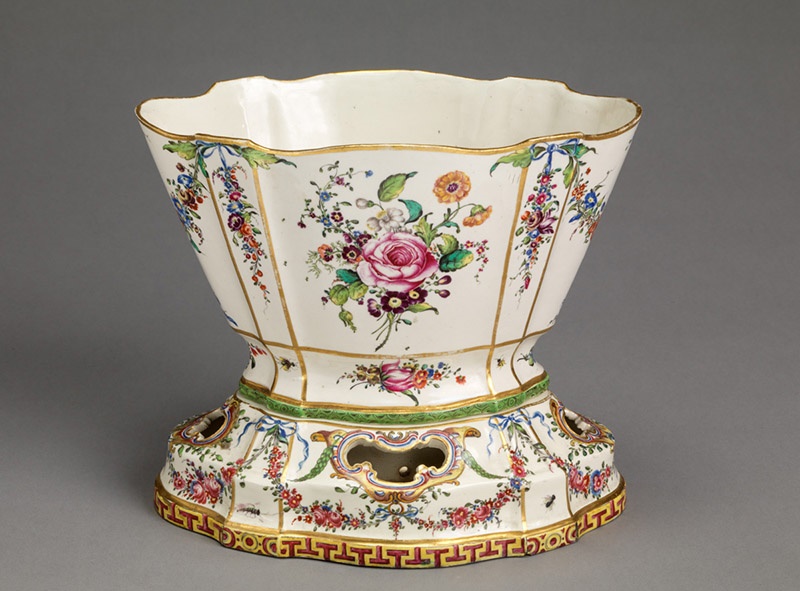 Vase hollandais à décor de fleurs polychrome_0