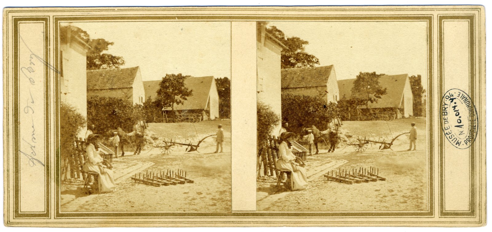 Vue de la cour de la ferme du château de Bry-sur-Marne_0