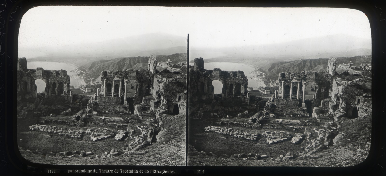 Vue panoramique du théâtre de Taormina et de l'Etna (Sicile)_0