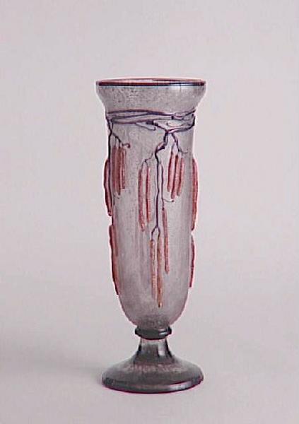 Vase à décor de châtons stylisés_0