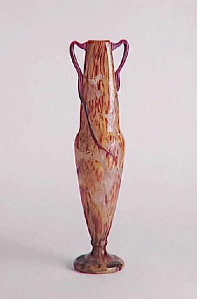 Vase Hêtre ; Vase urne élancé à deux anses. Décor de feuilles d'hêtre rouge (Dénomination Daum)_0