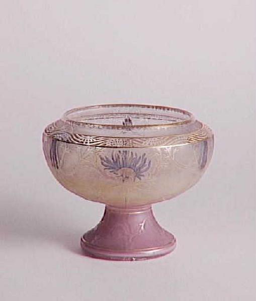 Vase Chardons (Catalogue aquarellé n° de référence 2070) ; Vasque à pied large. Décor de chardons bleus, fond rose et ivoire. (Dénomination Daum)_0