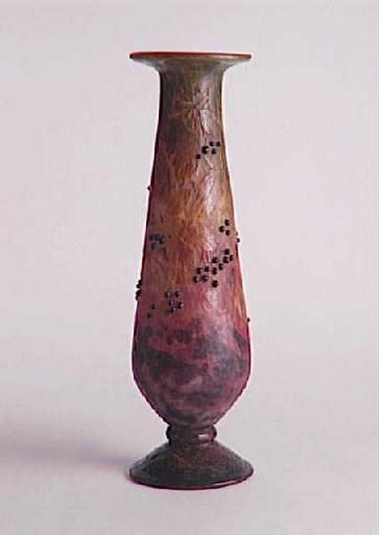 Vase à décor de branches et de baies de sureau_0