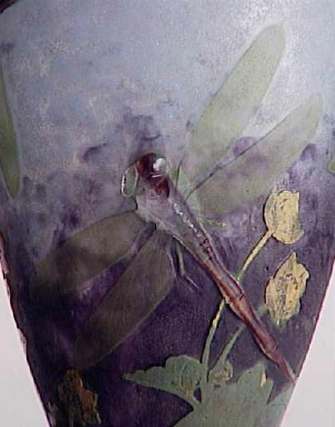 Vase à décor de libellules et de renoncules_2
