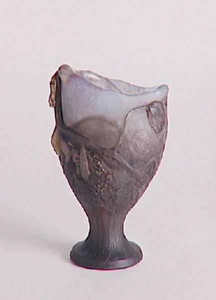 Vase à décor de papillons, de chenilles et de chrysalides_0
