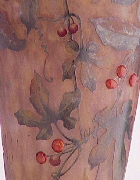 Vase Bryone ; Vase urne à deux anses. Décor de bryones. (Dénomination Daum.)_1