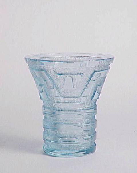 Vase à décor de trapèzes_0