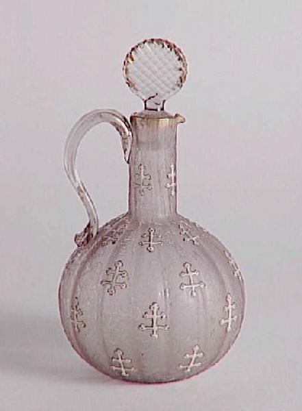 Carafe à décor de croix de Lorraine_0
