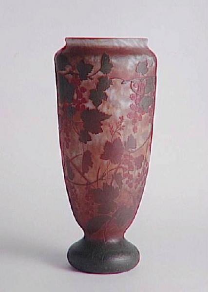 Vase Groseilles ; Grande urne. Décor de groseilles rouges (titre du registre des tarifs)_0