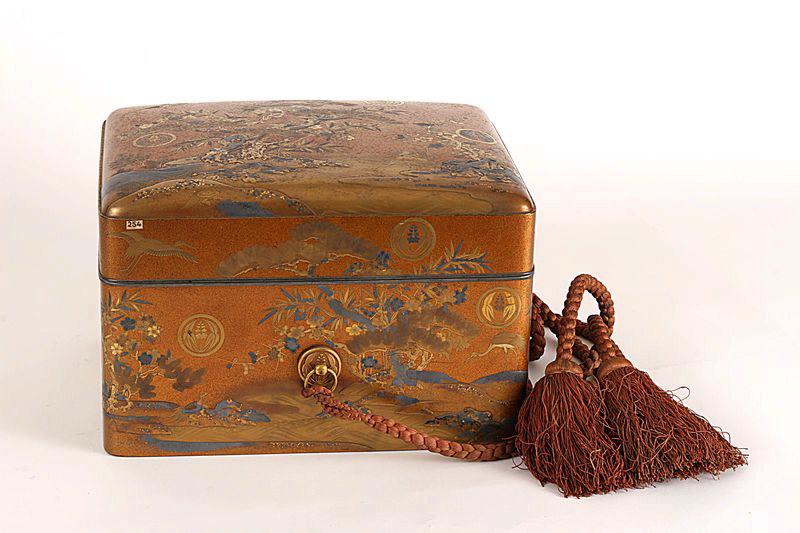 Boîte de trousseau de mariage (Jûni tebako) orné de paysages aux arbres fleuris_0