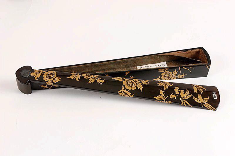 Boîte à instrument de musique orné d'oiseaux et de fleurs_0