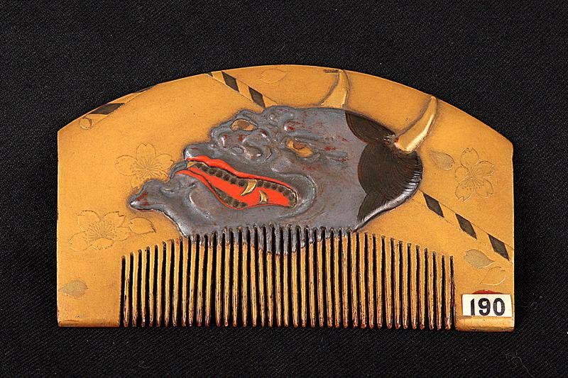 Peigne orné d'un masque de hannya_0