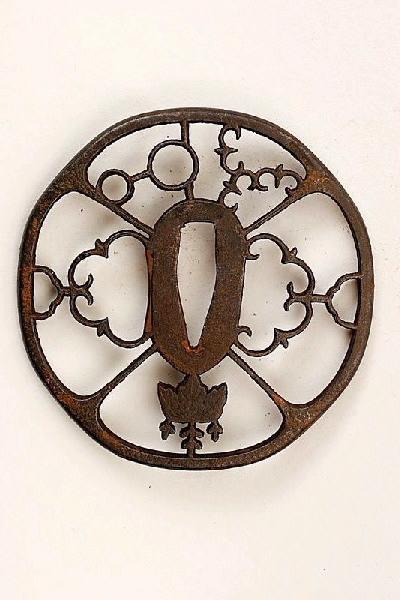 Garde de sabre ornée de fleurs de paulownia_0