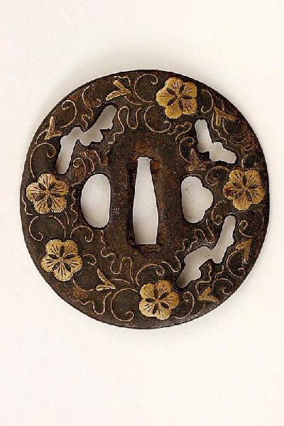 Garde de sabre ornée de clématites_0