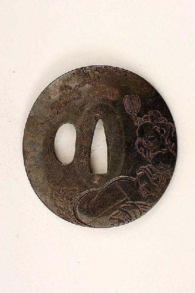 Garde de sabre ornée de la divinité Hotei et un enfant_0