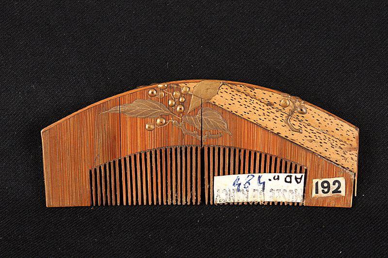 Peigne (Kushi) orné de feuillage_1