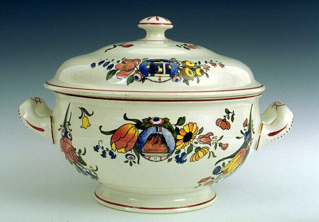 Service de table (ensemble), soupière, couvercle, saladier, assiette (plate, 8), assiette à dessert (6), ravier (2), saucière, plat, jatte, compotier_0