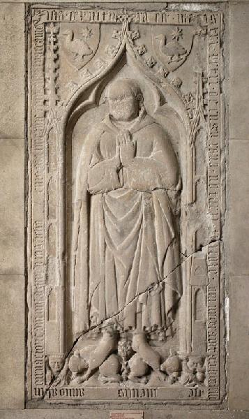 Dalle funéraire de Pierre Cuguron, notaire toulousain (Fragment d'un gisant Titre cartel de 2007) ; Dalle funéraire à bas-relief : Pierre de Cuguron, notaire toulousain (Ancien titre)_0
