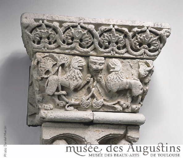 Lions et athlète dans des rinceaux [cathédrale Saint-Etienne]_0