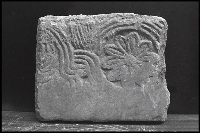 Epitaphe de Ramundus Carrugerii (Raymond Carrugier (?-1255), sacristain, chanoine de Saint-Etienne) ; Fragment de dalle de chancel_2