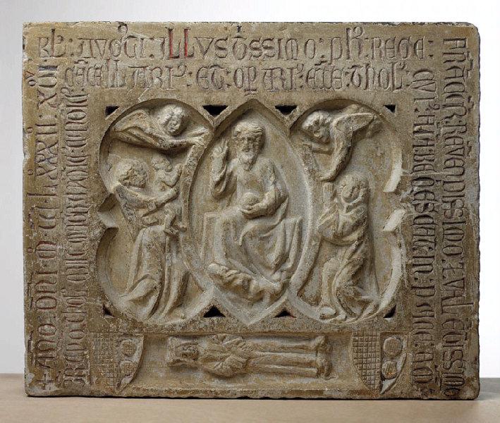 Bas-relief funéraire et épitaphe de Maître Aymeric ; Fragment de dalle de chancel (Aymery (?-1282), chanoine, chancelier et ouvrier de Saint-Etienne)_0