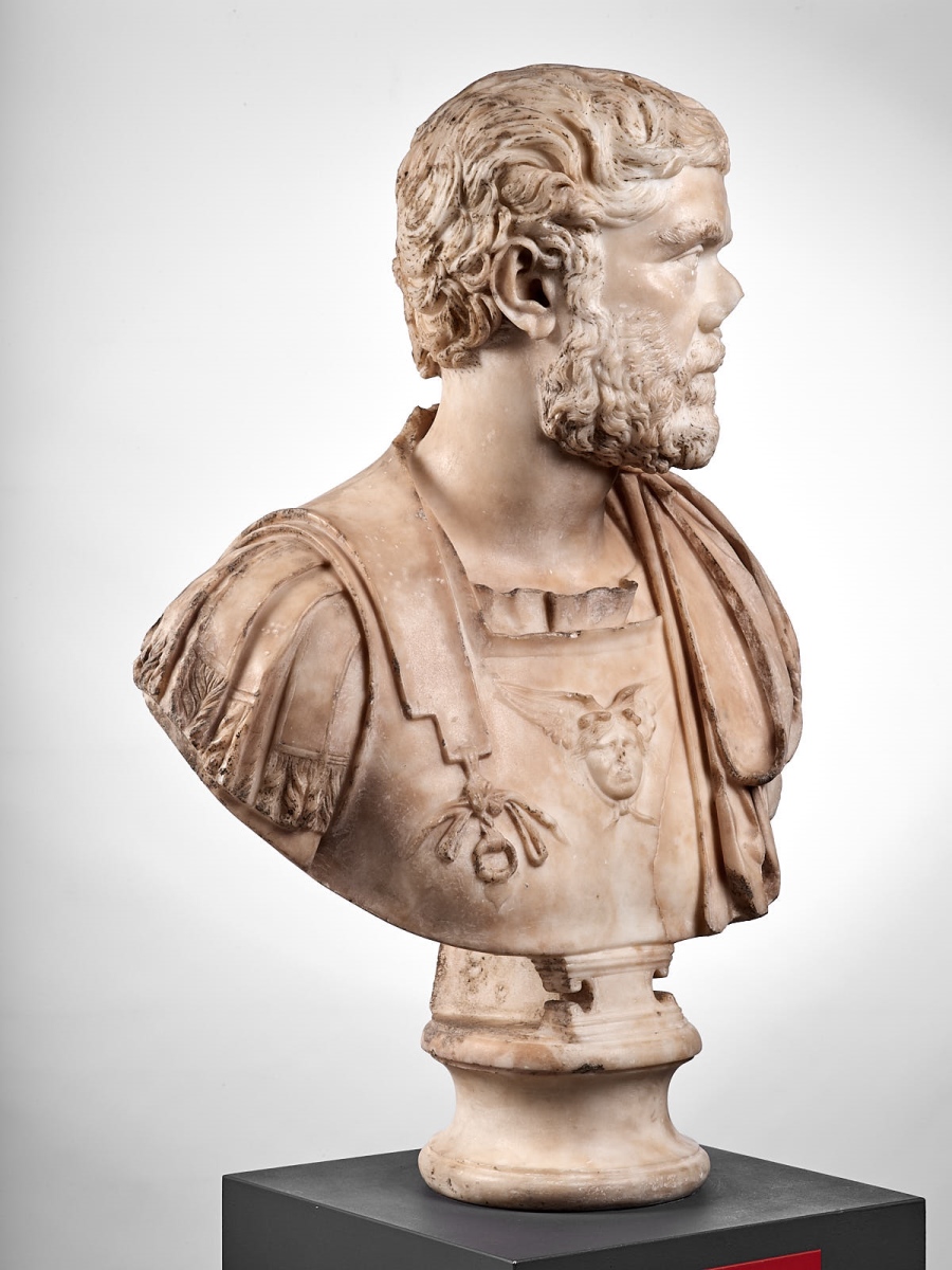 Buste d'homme cuirassé_7