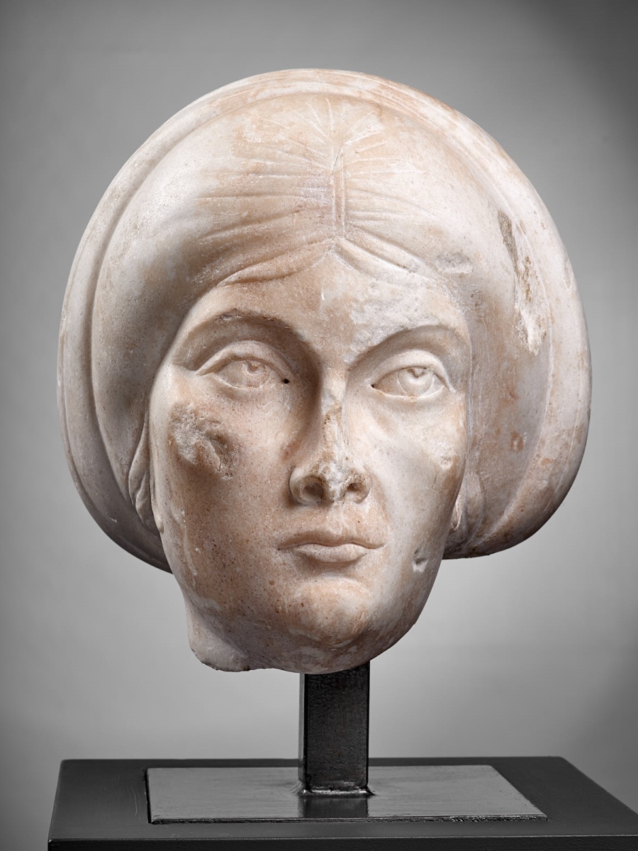 Tête féminine d'époque théodosienne ; Portrait d'époque théodosienne_0