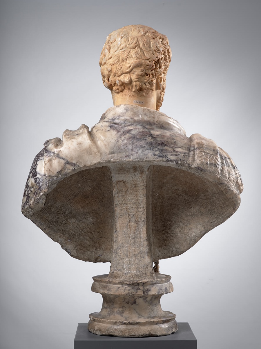 Buste militaire complété d'une tête_4