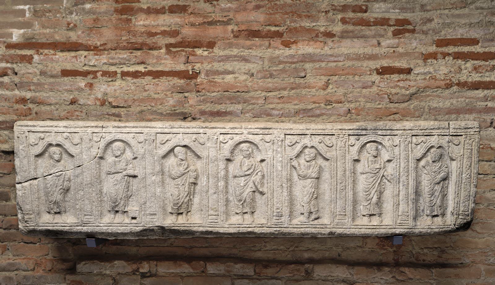 Cuve de sarcophage paléochrétien_0