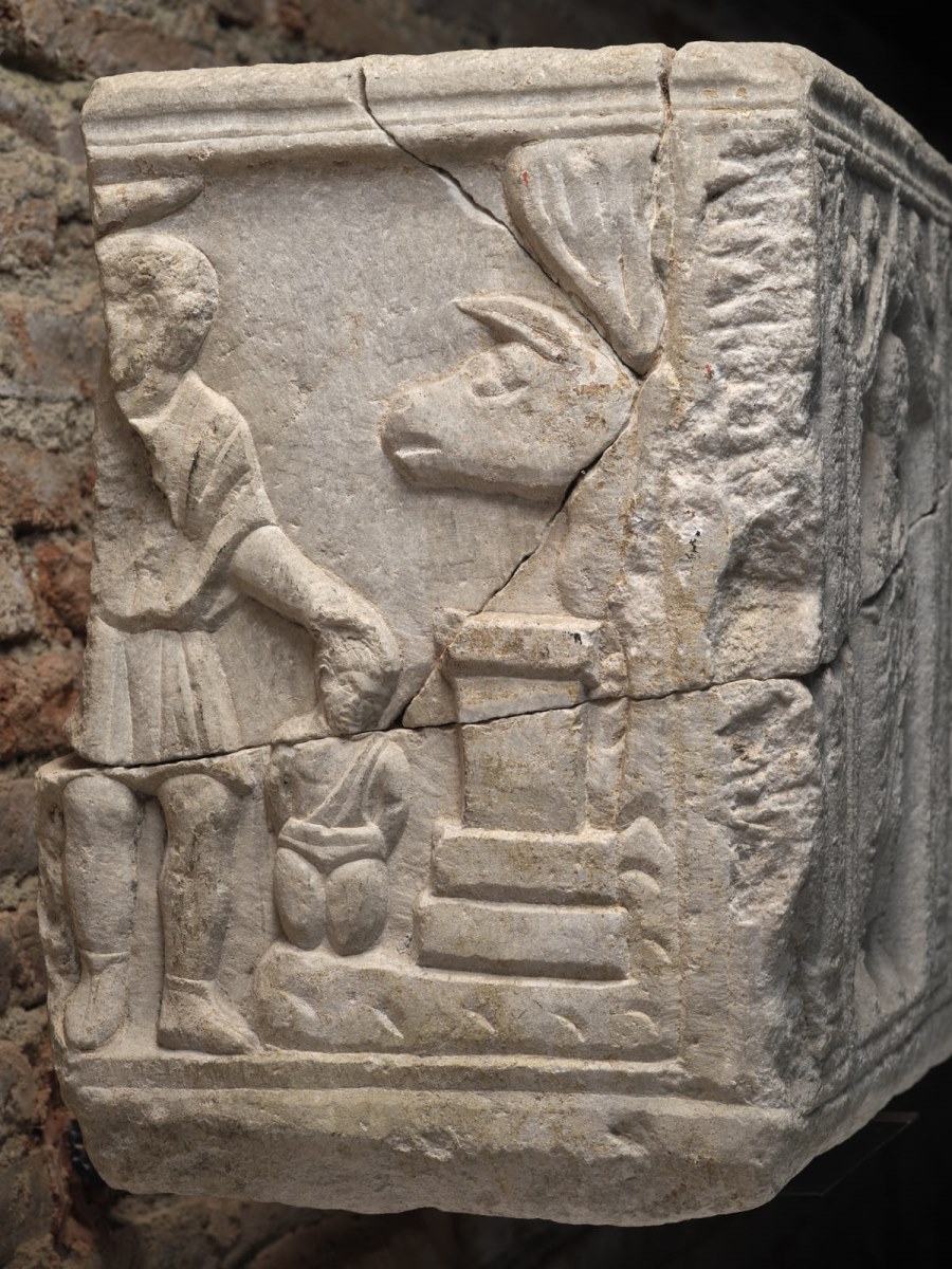 Cuve de sarcophage paléochrétien_1