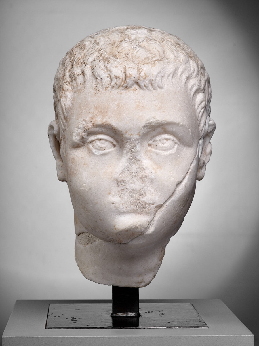 Tête juvénile de Maxence (?)_0